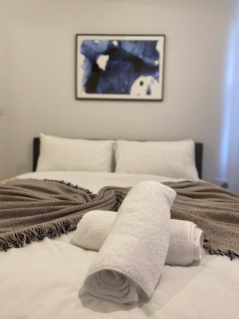 The Grove King Bed Wi-Fi Ev Charger Daire Cheltenham Dış mekan fotoğraf